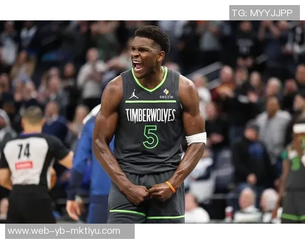 爱德华兹表现平平17投6中仅得17分贡献3篮板1断1帽令人失望